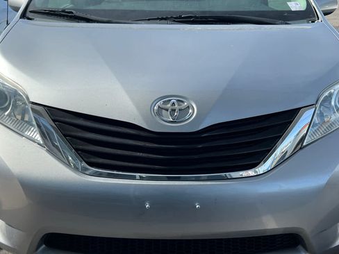 Used 2012 Toyota Sienna LE image 21