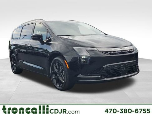 New 2027 Chrysler Pacifica Limited FWD image 1