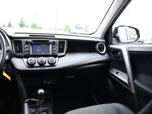 Used 2016 Toyota RAV4 LE AWD/4WD image 17