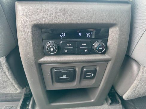 Used 2020 Chevrolet Traverse Premier image 13