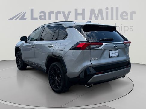 Used 2022 Toyota RAV4 SE w/ Convenience Package AWD/4WD image 3