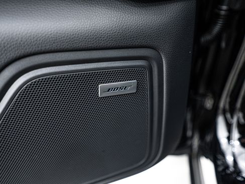 Certified 2025 Porsche Macan image 17