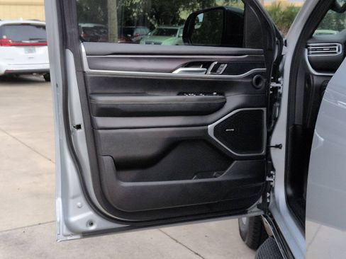 Used 2024 Jeep Wagoneer 4WD image 7