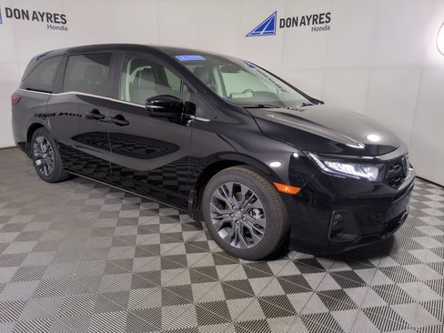 Used 2025 Honda Odyssey Touring image 11