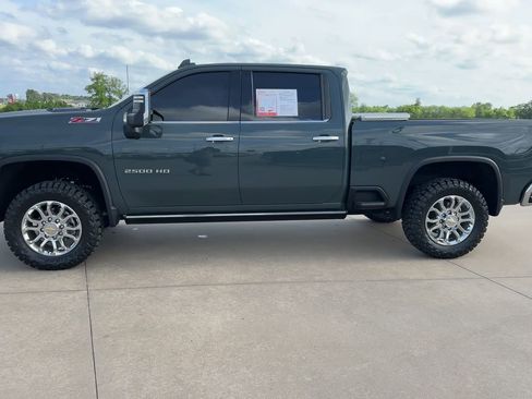 Used 2025 Chevrolet Silverado 2500 LTZ w/ LTZ Premium Package AWD/4WD image 5