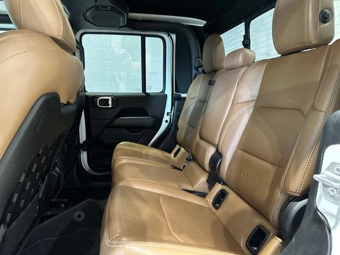 Used 2020 Jeep Gladiator Rubicon AWD/4WD image 16