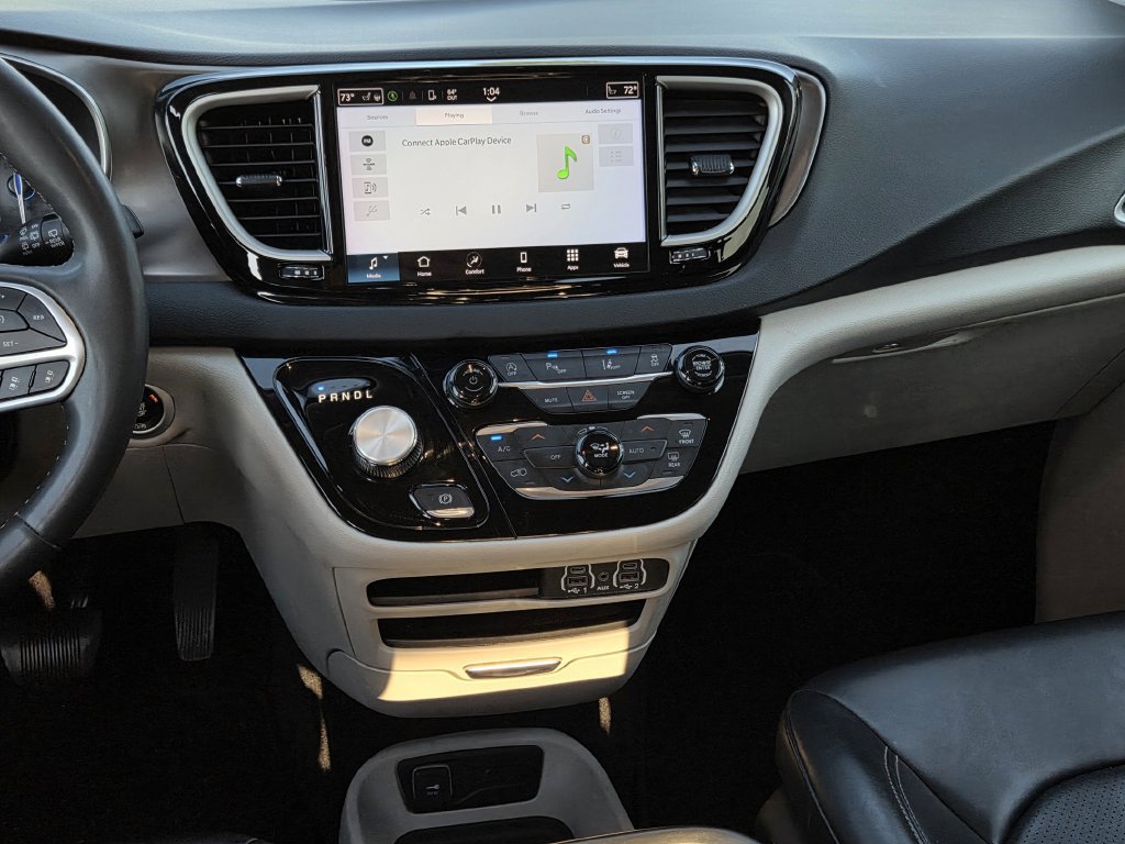 Used 2023 Chrysler Pacifica Touring-L FWD image 9