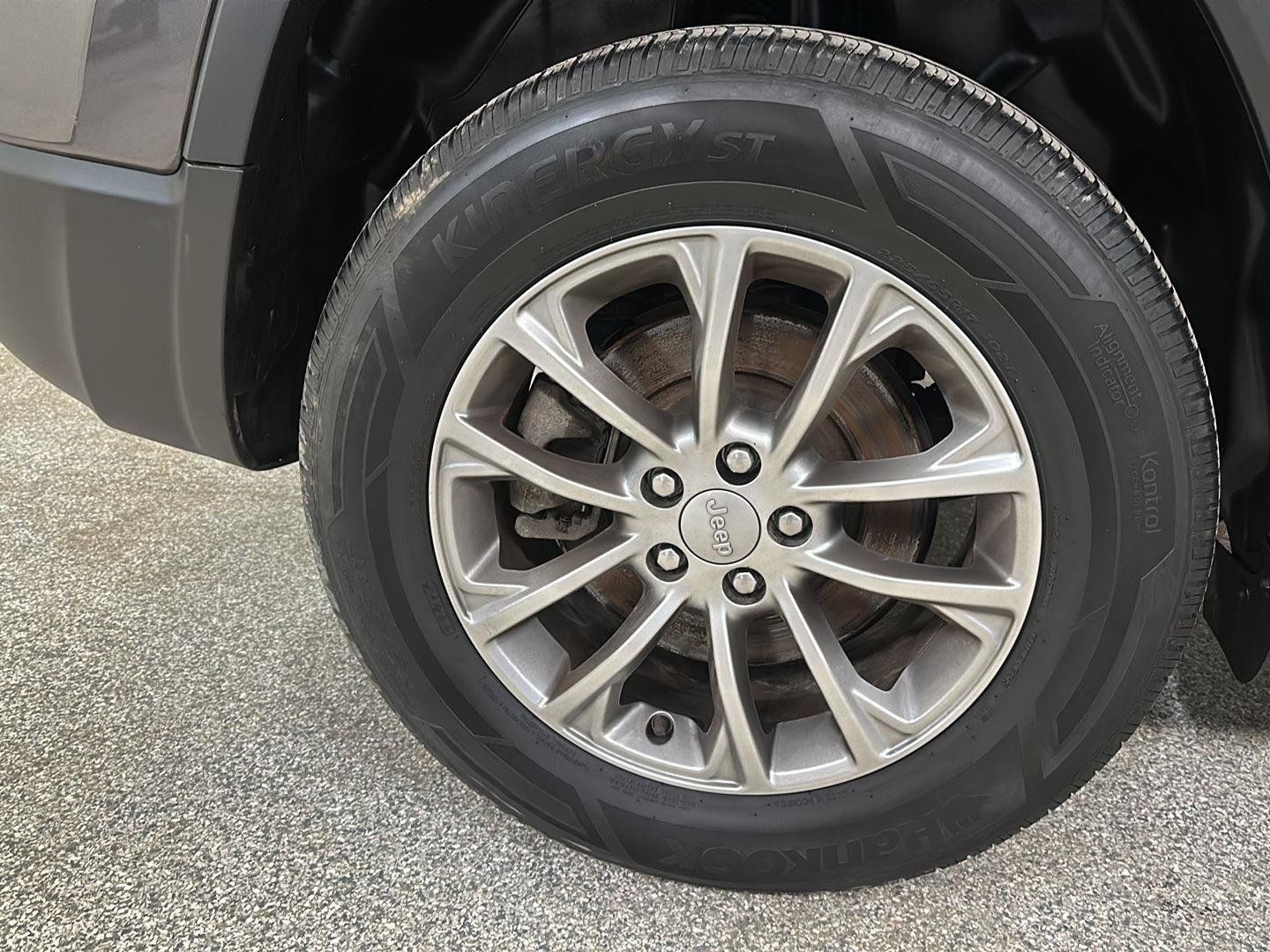 Used 2022 Jeep Cherokee Latitude Lux w/ Sun & Sound Group AWD/4WD image 12