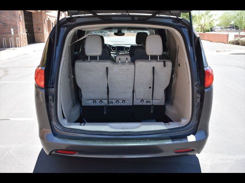 Used 2021 Chrysler Voyager Lxi FWD image 22
