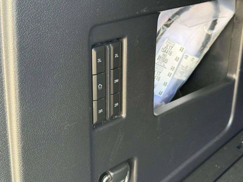 Used 2024 Ford Expedition Limited image 30