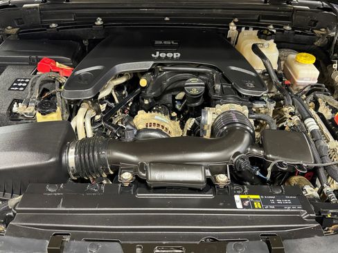 Used 2018 Jeep Wrangler Sport AWD/4WD image 50