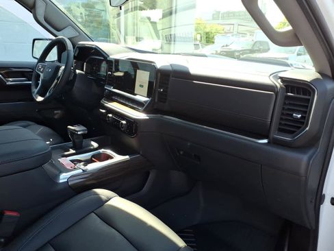 Used 2026 Chevrolet Silverado 1500 LT Trail Boss w/ LT Trail Boss Premium Package AWD/4WD image 22