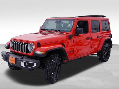 Certified 2025 Jeep Wrangler Unlimited Sahara w/ Safety Group image 12