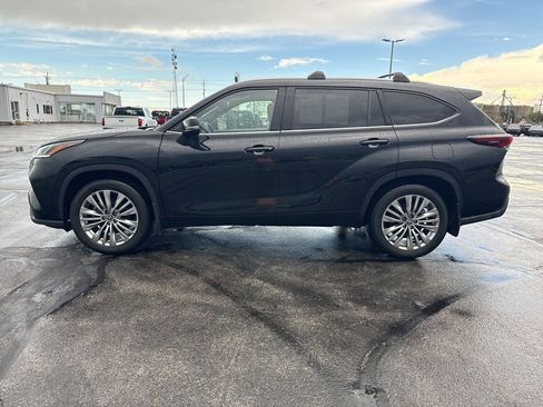 Used 2024 Toyota Highlander Platinum AWD/4WD image 6