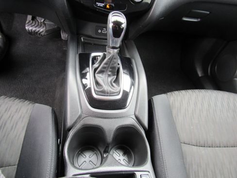 Used 2018 Nissan Rogue SV image 18