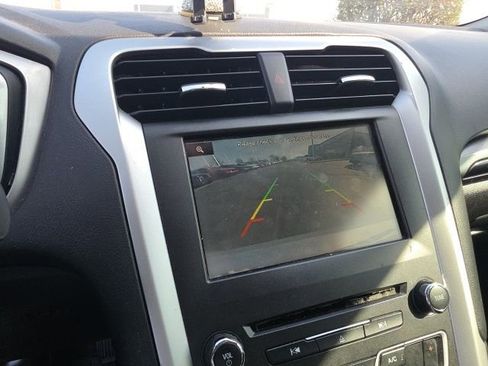 Used 2016 Ford Fusion SE image 10