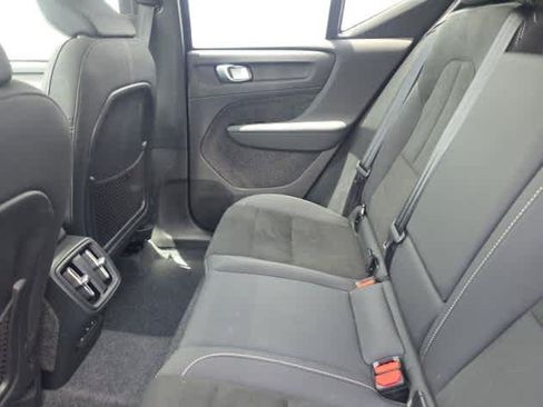 Used 2025 Volvo XC40 B5 Plus AWD/4WD image 7