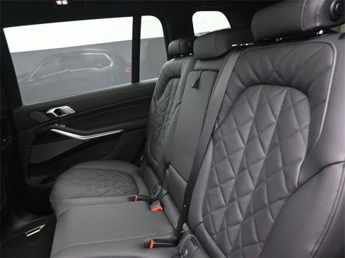 New 2026 BMW X7 xDrive40i w/ Executive Package image 12