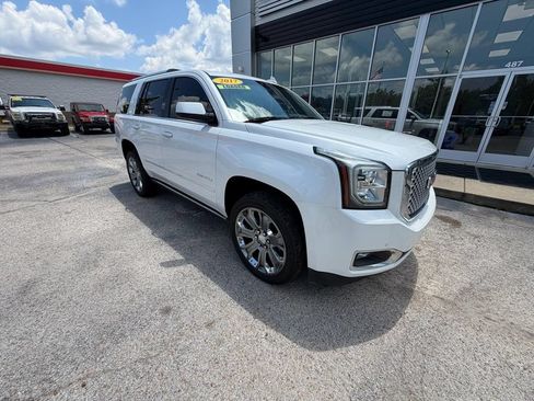 Used 2017 GMC Yukon Denali AWD/4WD image 2