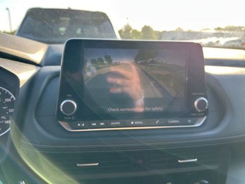Used 2025 Nissan Rogue SV FWD image 9