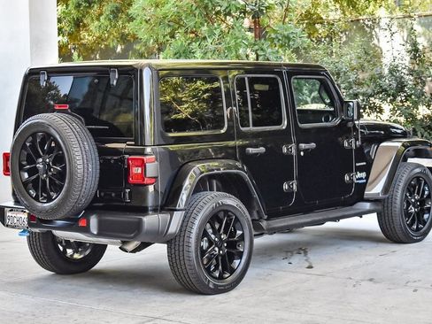 Used 2022 Jeep Wrangler Unlimited Sahara image 6