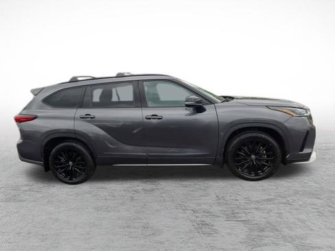 Used 2023 Toyota Highlander XSE FWD image 5