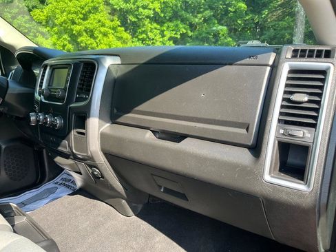 Used 2021 RAM 1500 Classic SLT RWD image 31