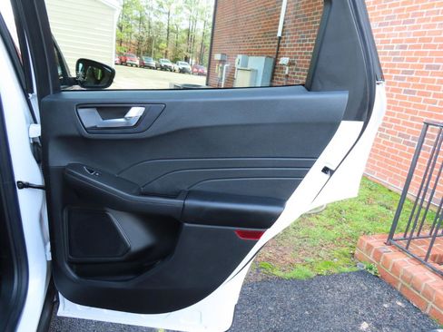 Used 2021 Ford Escape SE image 21