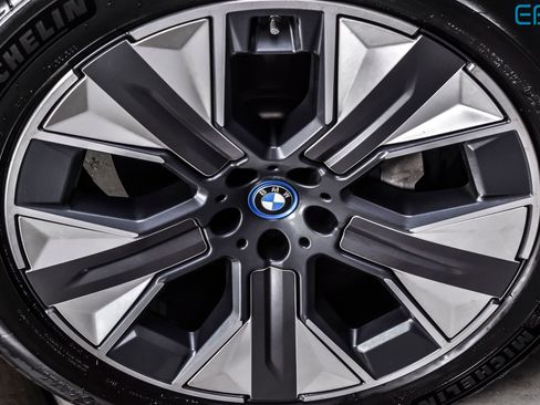 Used 2024 BMW iX xDrive50 w/ Premium Package AWD/4WD image 11
