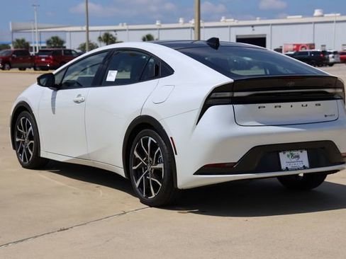 New 2026 Toyota Prius Plug-In Hybrid FWD image 6