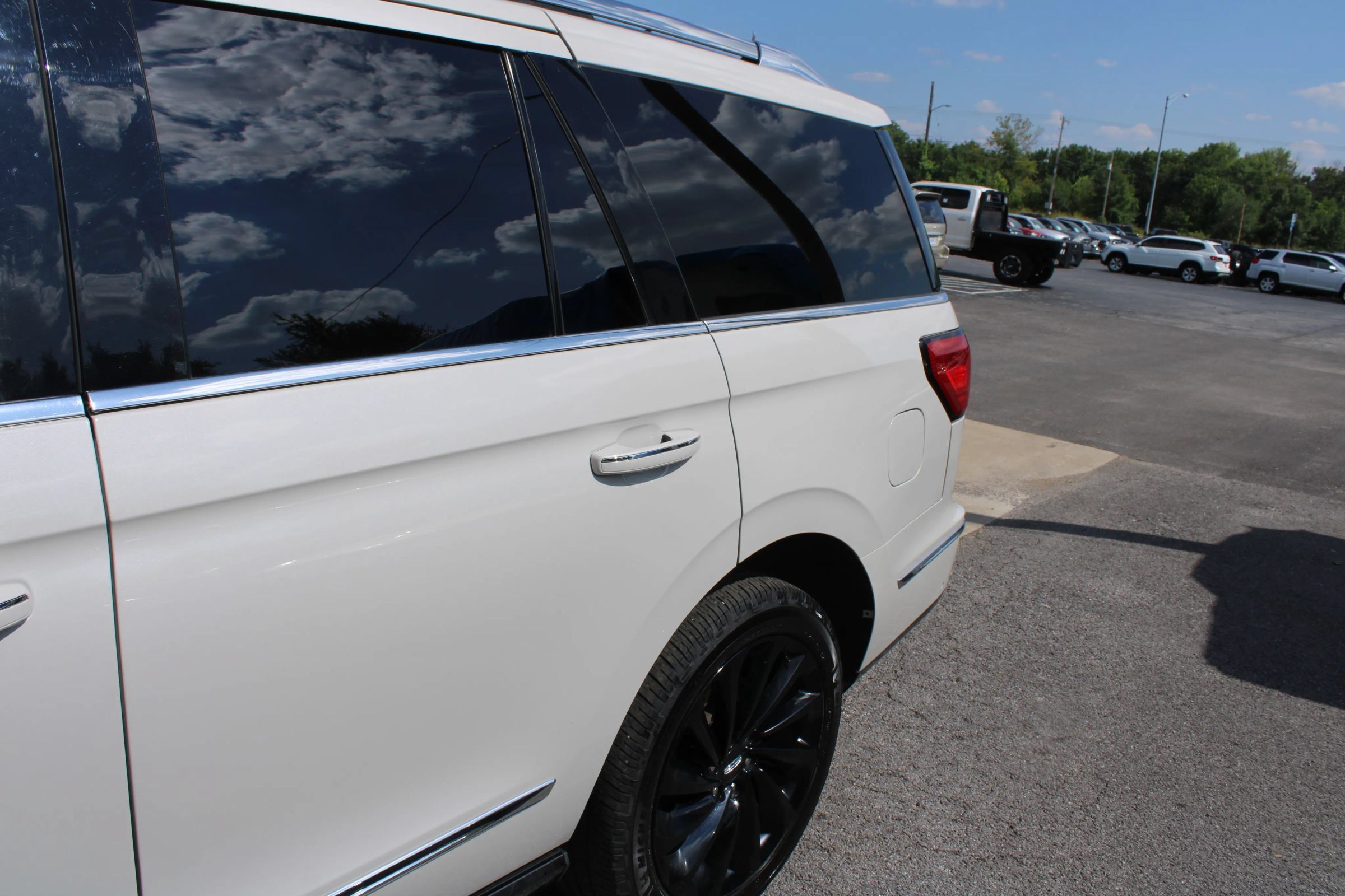 Used 2021 Lincoln Navigator Reserve AWD/4WD image 4
