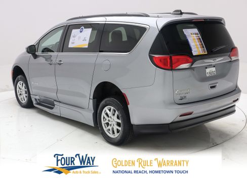Used 2021 Chrysler Voyager Lxi FWD image 7