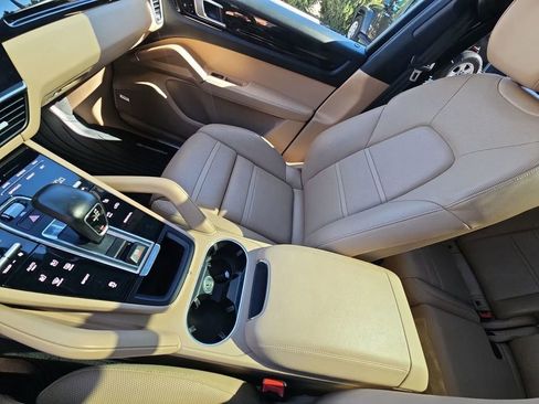 Used 2020 Porsche Cayenne image 17