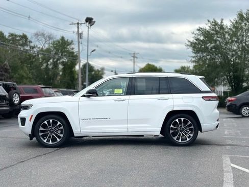 Used 2023 Jeep Grand Cherokee Overland w/ Luxury Tech Group IV AWD/4WD image 2