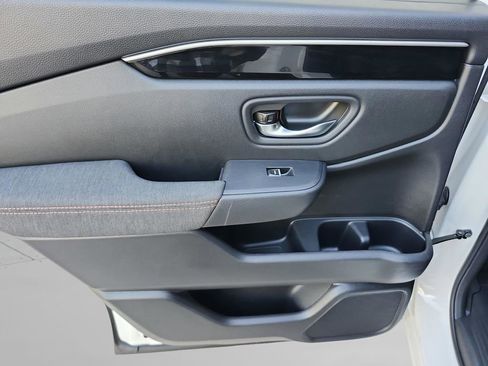 Used 2025 Honda Pilot Sport image 22