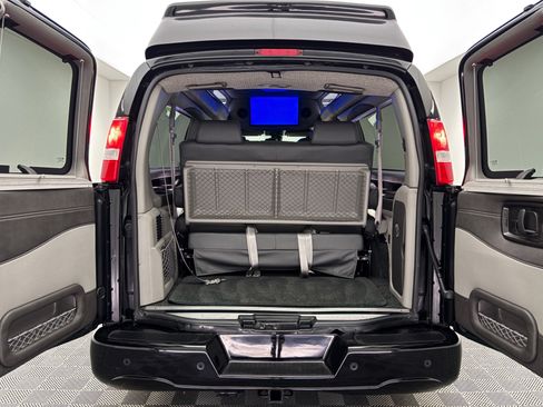 Used 2020 GMC Savana 2500 Extended w/ Enhanced Convenience Package RWD image 10