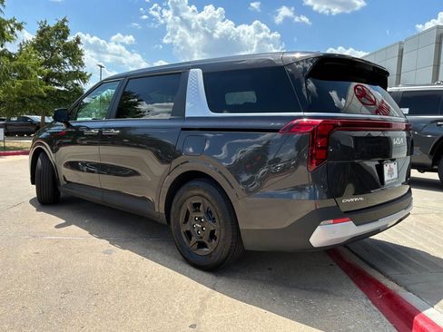 Used 2026 Kia Carnival FWD image 8