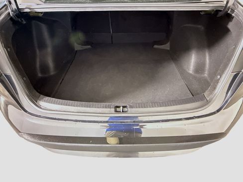 Used 2022 Toyota Corolla LE FWD image 34