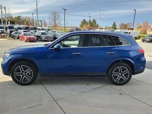 Used 2025 Mercedes-Benz GLC 300 4MATIC image 11