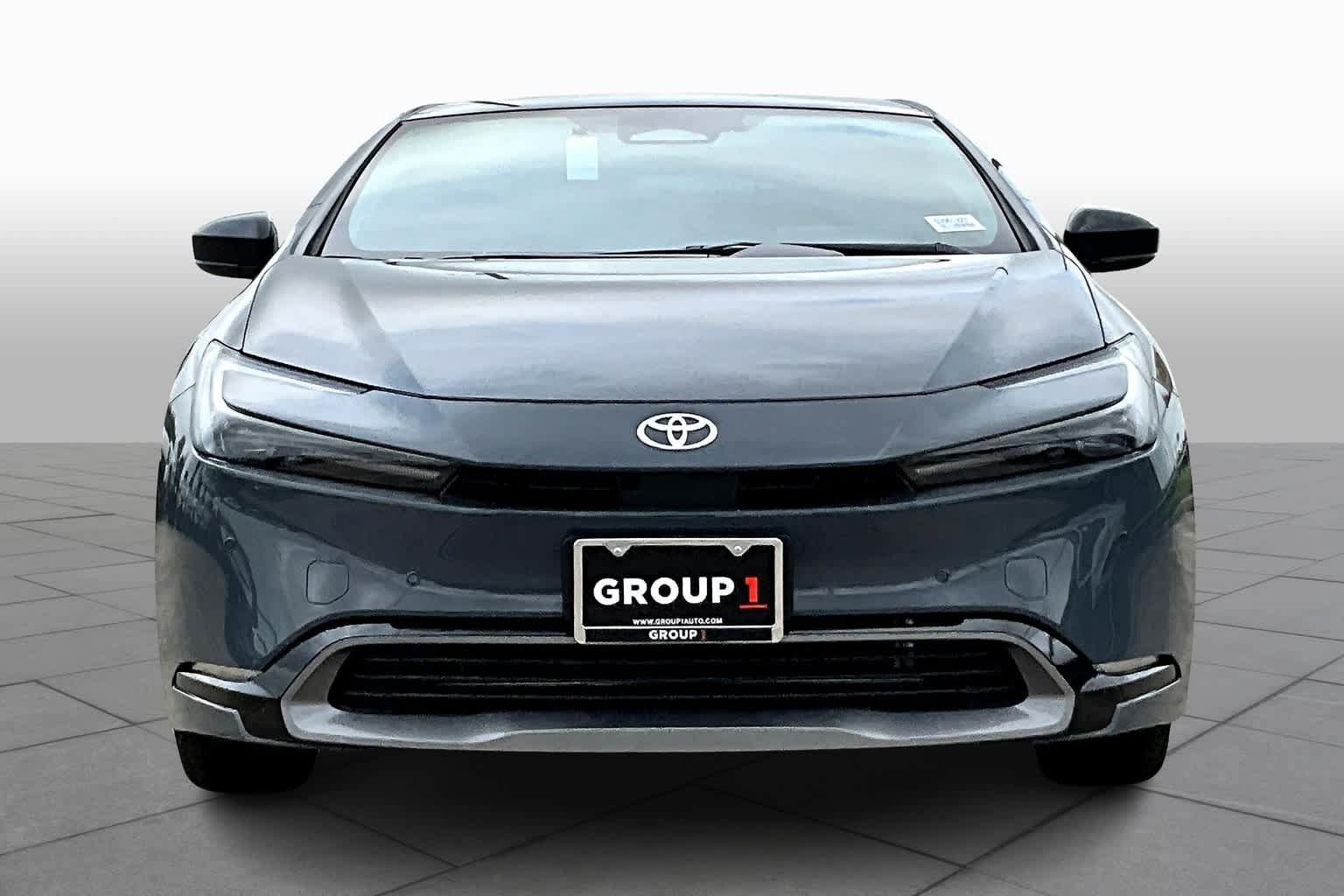 Used 2025 Toyota Prius Limited w/ Limited Premium Package FWD image 3