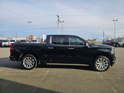 Used 2019 Chevrolet Silverado 1500 High Country w/ Technology Package AWD/4WD image 5