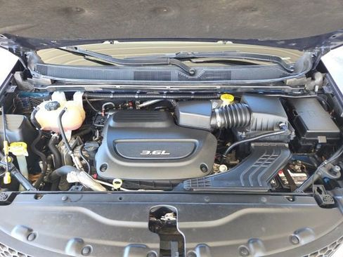Used 2017 Chrysler Pacifica Touring-L FWD image 62