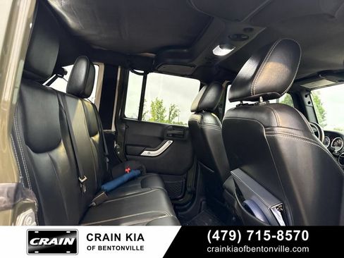 Used 2015 Jeep Wrangler Unlimited Rubicon AWD/4WD image 13