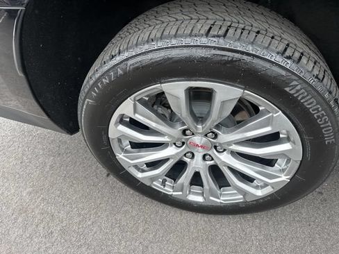 Used 2024 GMC Yukon XL Denali AWD/4WD image 11
