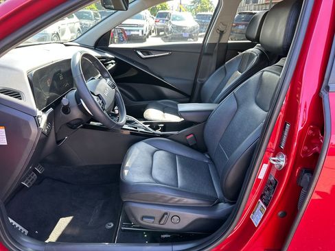 Used 2023 Kia Niro SX Touring FWD image 12