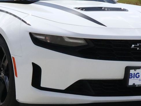 Used 2021 Chevrolet Camaro LT w/ Technology Package image 8