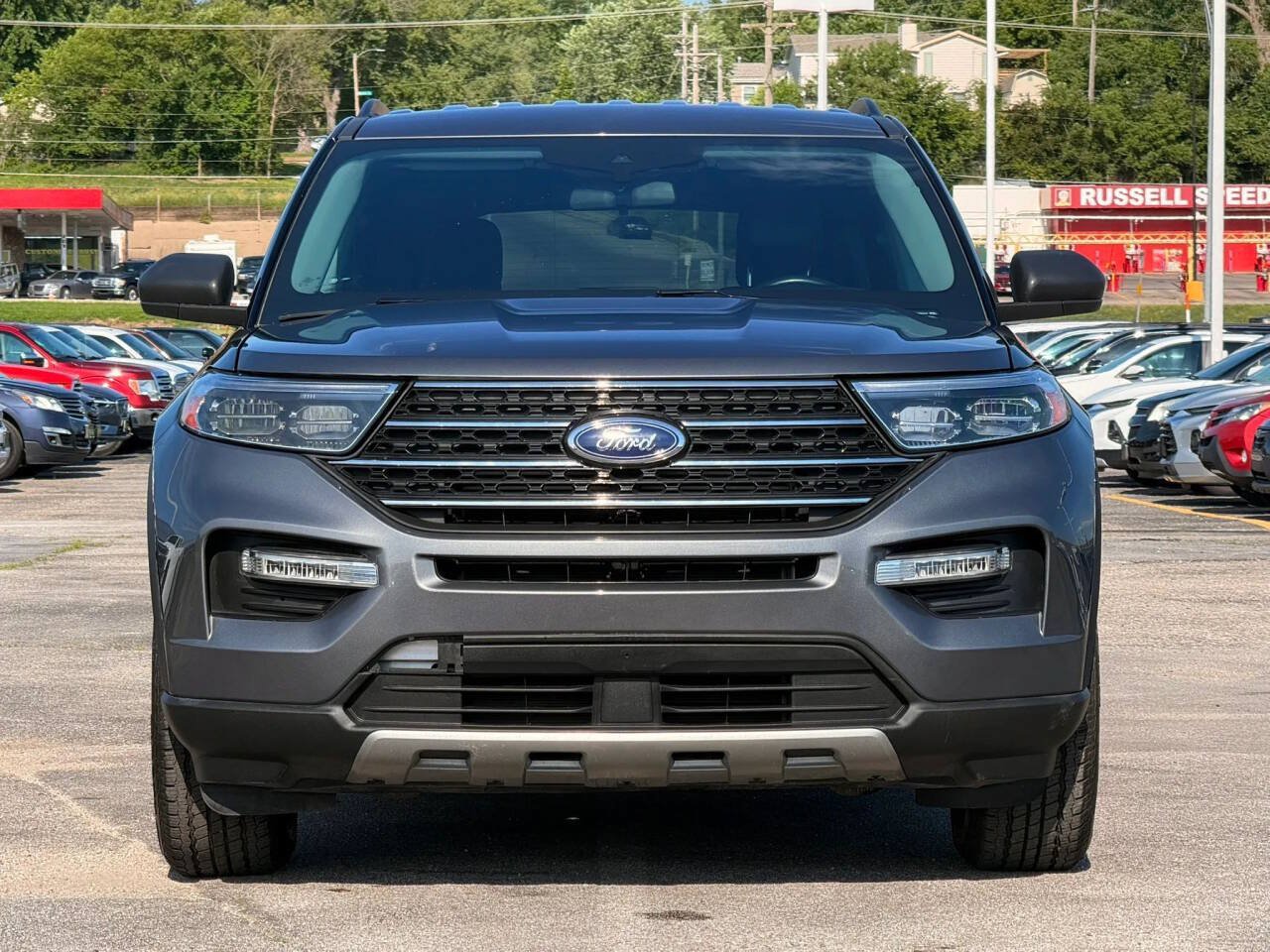 Used 2022 Ford Explorer XLT w/ Equipment Group 202A AWD/4WD image 3