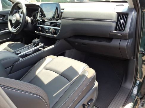 Used 2024 Nissan Pathfinder SL AWD/4WD image 9