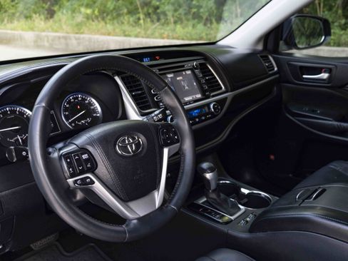 Used 2016 Toyota Highlander Limited FWD image 16