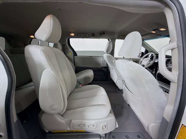 Used 2011 Toyota Sienna LE FWD image 28